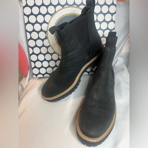 New TOMS Dakota Water-Resistant Chelsea Lug Booties - Picture 6 of 10